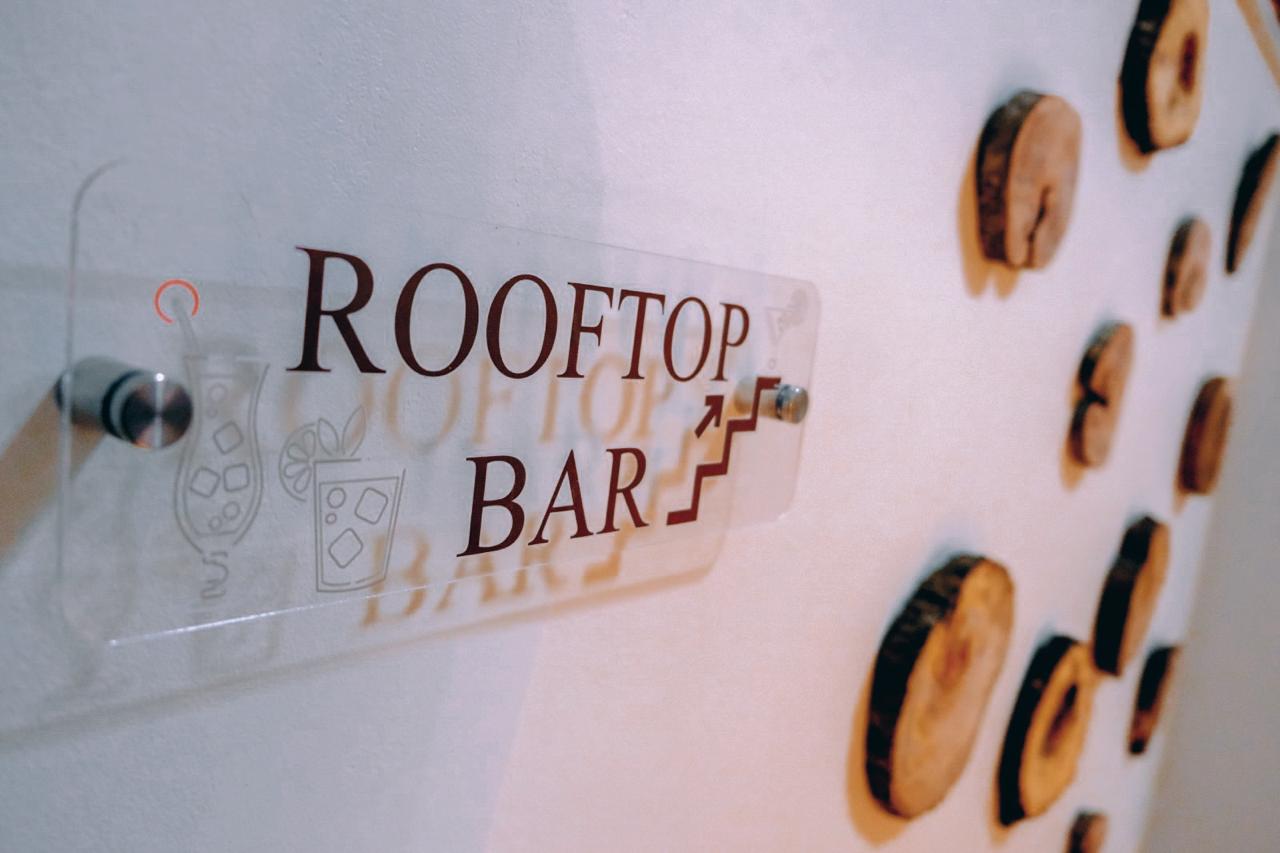 Common area ambiance at Scodrinon Hostel